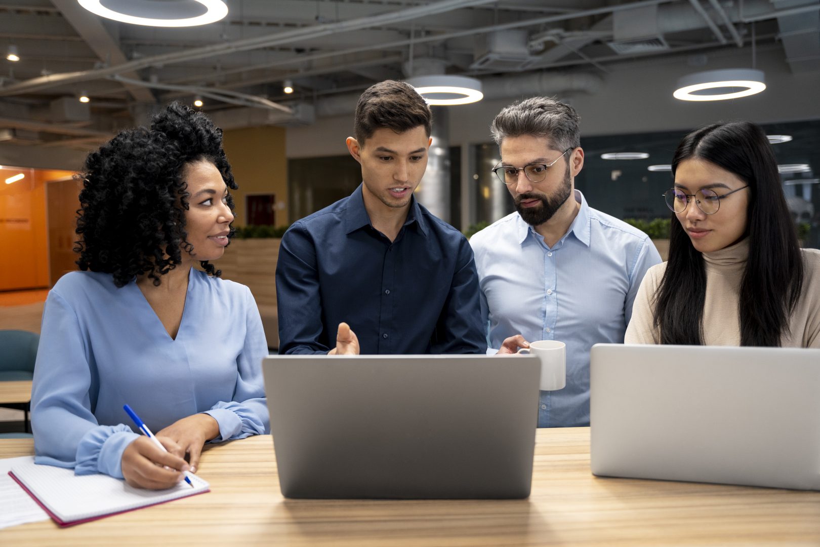 Expert IT supports New Orleans technicians monitoring a secure network for a local business with MCK Group IT.